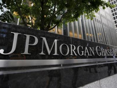 摩根大通(JPM.US)CEO拒绝公开站队美国大选 但其妻为哈里斯拉票