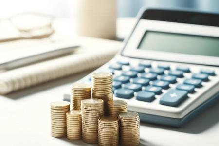 超额收益跌至历史低位 主动权益基金何时“翻身”