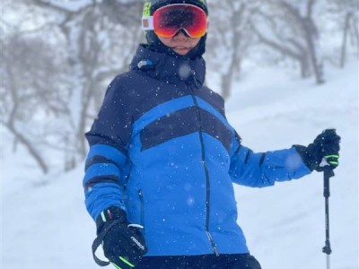 雷军挑战极限!六日野雪滑行直呼过瘾,科技圈滑雪风潮再起?